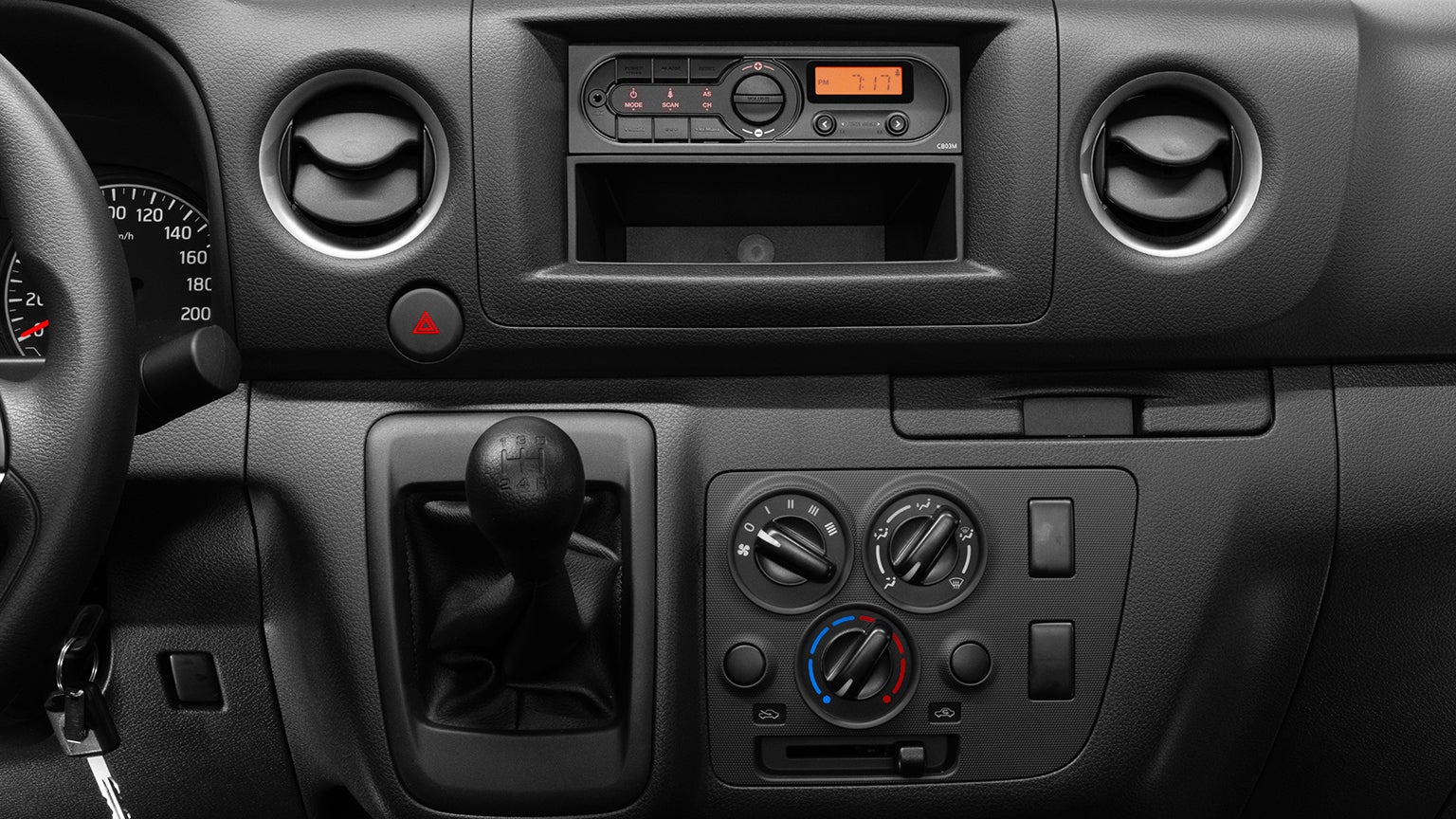 Nissan NV350 Interior4